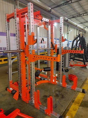 Equipo de gimnasio de máquina Smith multifuncional de acero personalizado para interiores con pilas de pesas