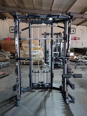 Equipo de gimnasio en casa multifuncional con estilo de entrenamiento deportivo