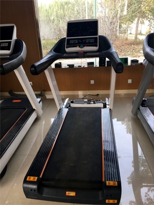 Caminadora de entrenamiento cardiovascular en interiores con cinturón de correr 580 * 3460mm y material metálico