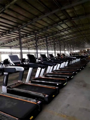 Caminadora de entrenamiento cardiovascular en interiores con cinturón de correr 580 * 3460mm y material metálico