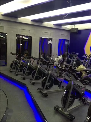 1250*520*1350mm Bicicletas de giro de entrenamiento cardiovascular comercial con altura ajustable