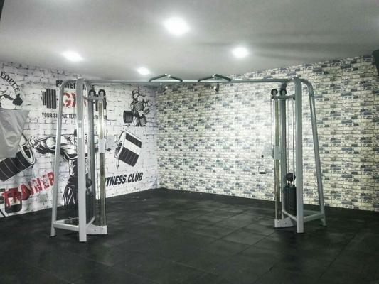 Equipo de gimnasio comercial Máquina de cruce de cable ajustable de varias estaciones con cargador medio
