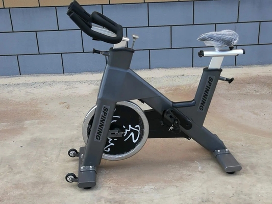 Equipo de gimnasio en casa universal de acondicionamiento físico Construcción corporal Girando en interiores Ejercicio Fit Bike