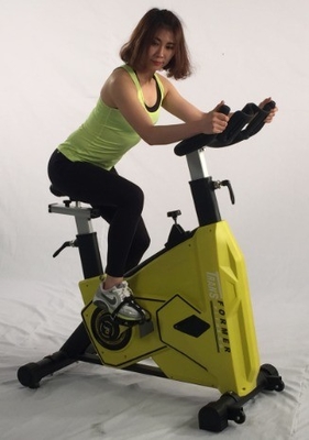 Equipo de ejercicios de Freeman Bicicleta de ejercicio de giro comercial en 1160*595*1220mm Tamaño