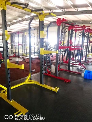 Actualizar el gimnasio en casa con estaciones multifuncionales de levantamiento de pesas y más