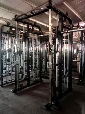 Estación de entrenamiento integral multifuncional con máquina Smith y estante de sentadillas
