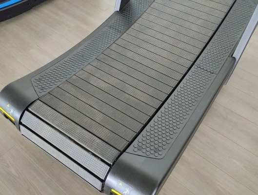 Caminadora de diseño curvo para entrenamiento cardiovascular auto-generadora y peso máximo del usuario 200 kg
