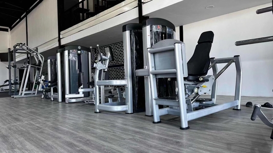 Equipo de gimnasio comercial Máquina de ejercicios de muslos exteriores con asiento ajustable