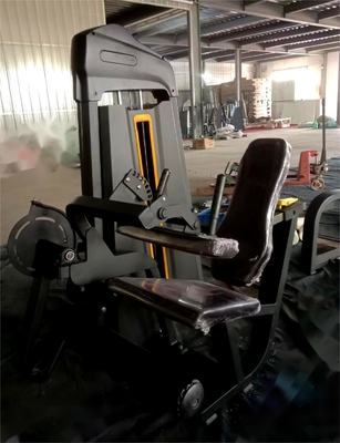 Entrenamiento de fuerza profesional con la máquina de extensión de piernas con tubo de acero Q235