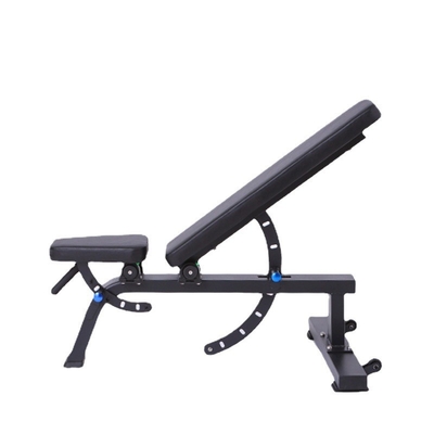 Un banco de ejercicios de metal unisex ideal para el levantamiento de pesas con mancuernas y ejercicios abdominales
