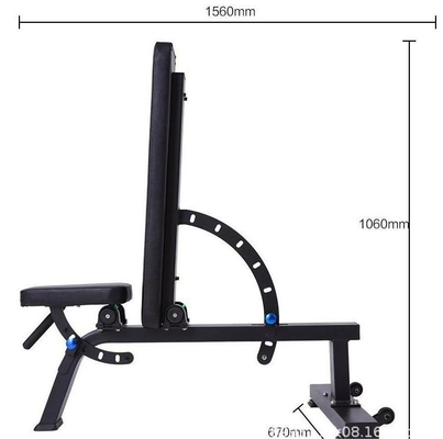 Un banco de ejercicios de metal unisex ideal para el levantamiento de pesas con mancuernas y ejercicios abdominales