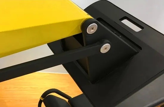 Biceps cargados con placas comerciales Triceps tirón delantero para equipos de gimnasio 1550*670*1400 mm