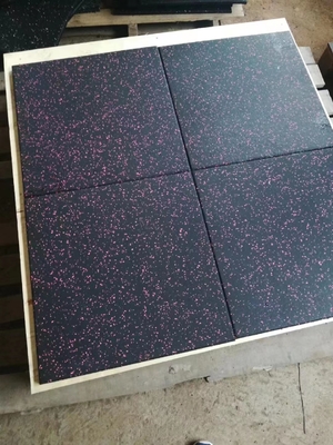 Alfombra de suelo de caucho neutro por género para entrenamiento de fuerza en el gimnasio en casa