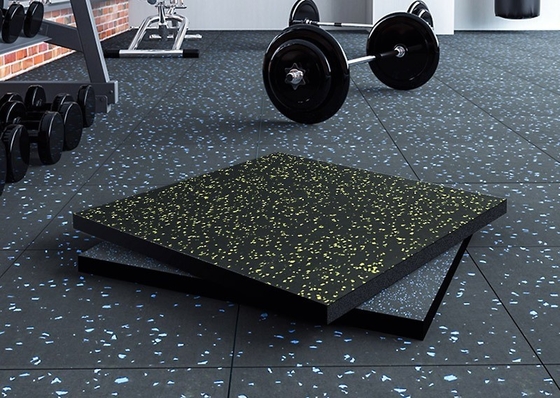 Tejas de caucho antideslizante para pisos de gimnasio en casa 500*500/1000*1000 en color negro