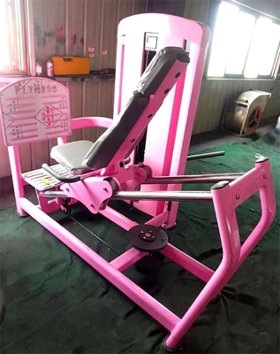 En el gimnasio en casa, la estación multiforma se pone en forma con nuestra máquina de prensado de piernas con estacas de peso.