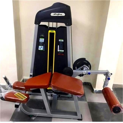 Experimenta las ventajas de la selección de carga de pines de acero con el equipo de gimnasio de curl de piernas inclinadas