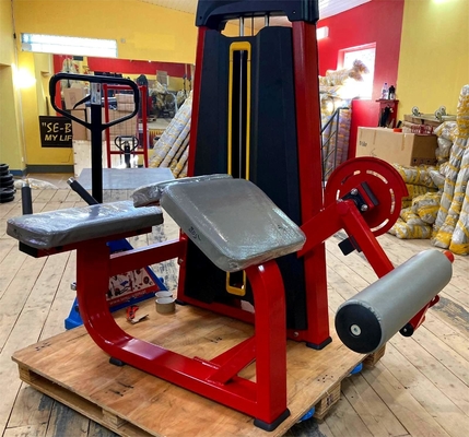 Experimenta las ventajas de la selección de carga de pines de acero con el equipo de gimnasio de curl de piernas inclinadas