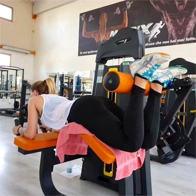 Experimenta las ventajas de la selección de carga de pines de acero con el equipo de gimnasio de curl de piernas inclinadas