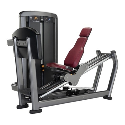 Utilizando la máquina de prensa de piernas sentadas para entrenamiento de fuerza Equipo de acondicionamiento físico Construcción corporal