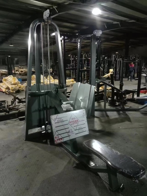 Equipo de gimnasio comercial de acondicionamiento físico sentado en fila baja con logotipo personalizado disponible