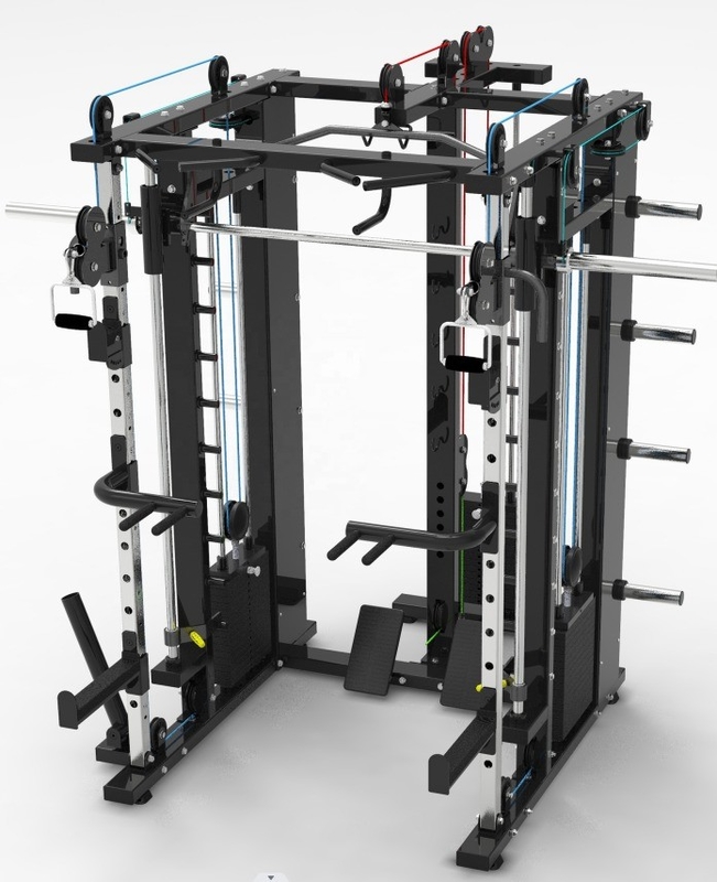 Entrenamiento de fuerza en el gimnasio en el hogar con entrenador funcional todo en uno y una pila de peso de 3 * 80 kg